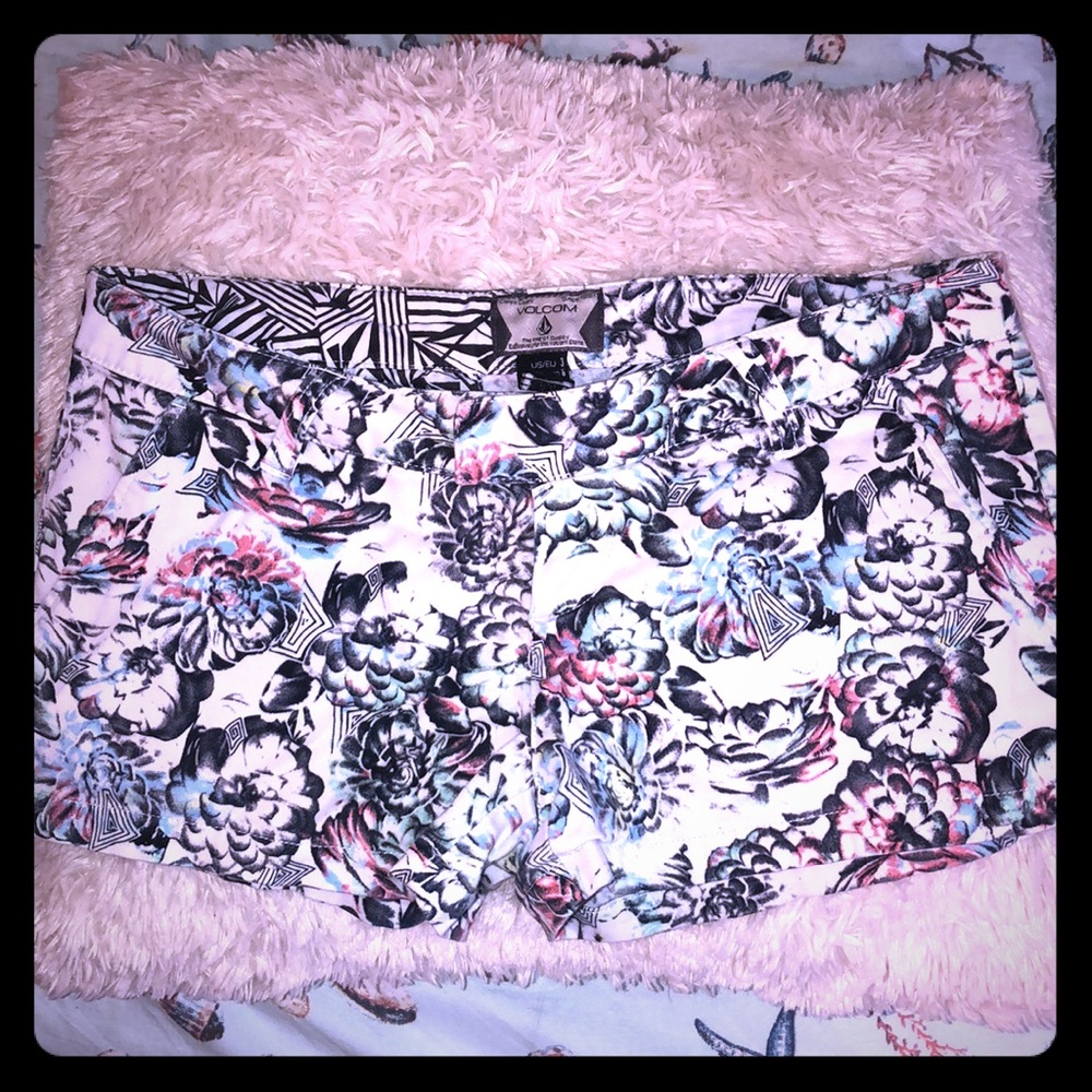 Volcom shorts